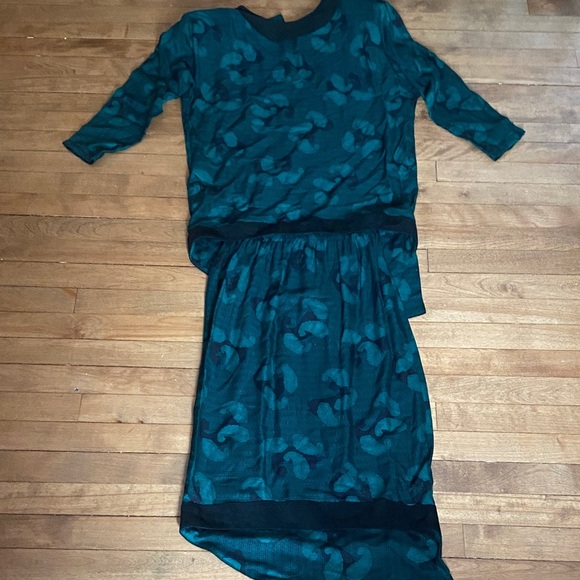 Cache Dresses & Skirts - Vintage Cach’e Green Patterned skirt suit